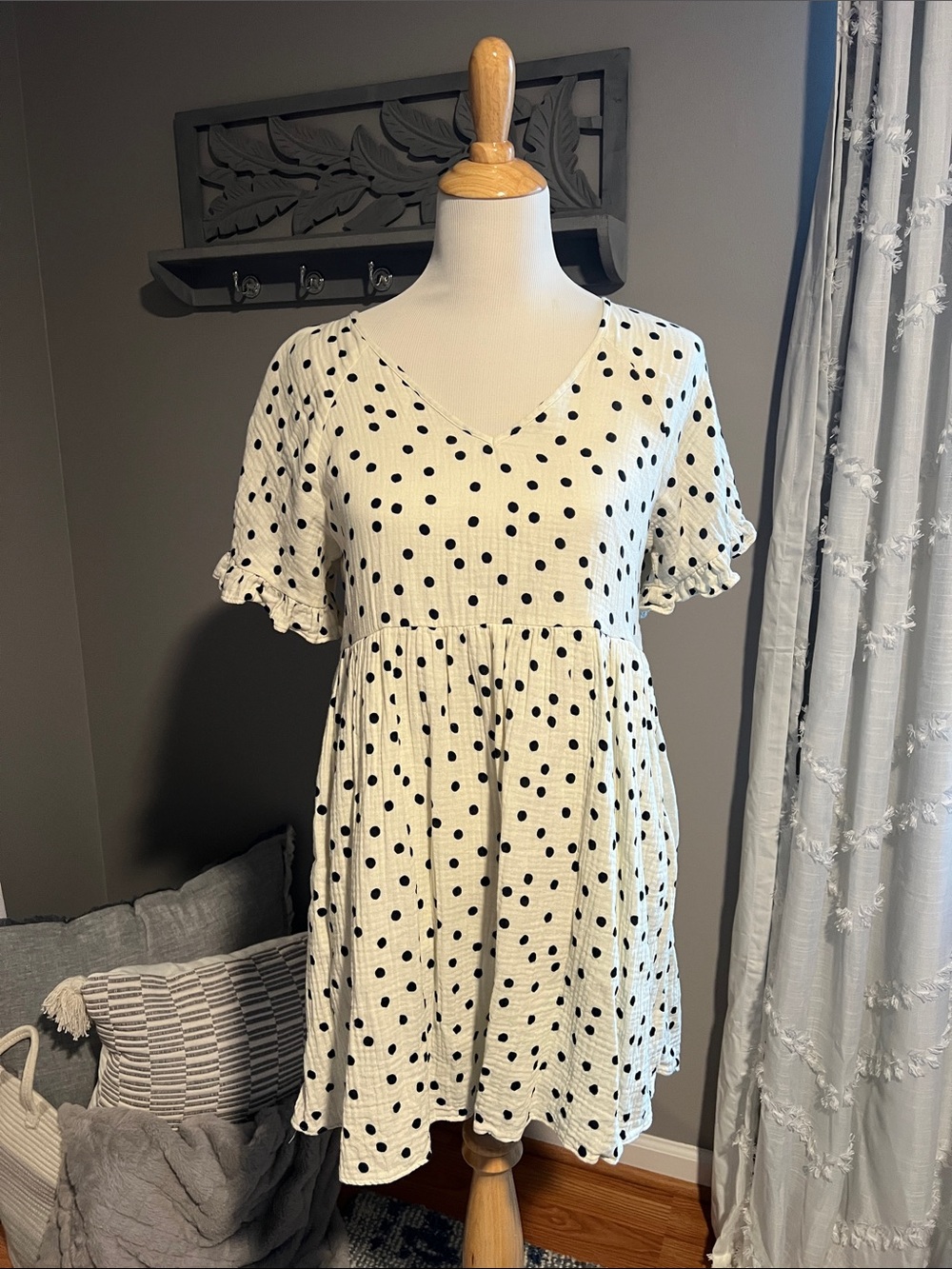 Madewell Polka Dot V‑Neck Babydoll Dress in White and Black size Medium